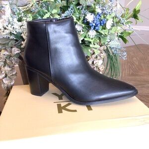 Yoki Womens Rome Black Zip Side Heeled Ankle Booties Size 9